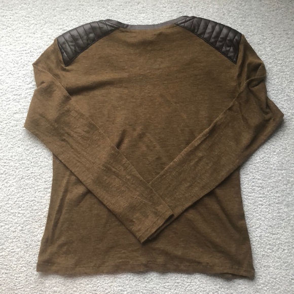 Top - Picture 2 of 2